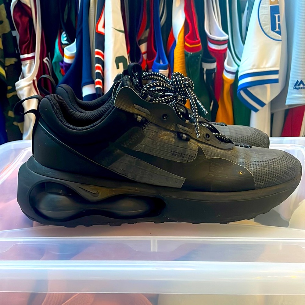 NIKE AIR MAX 2021